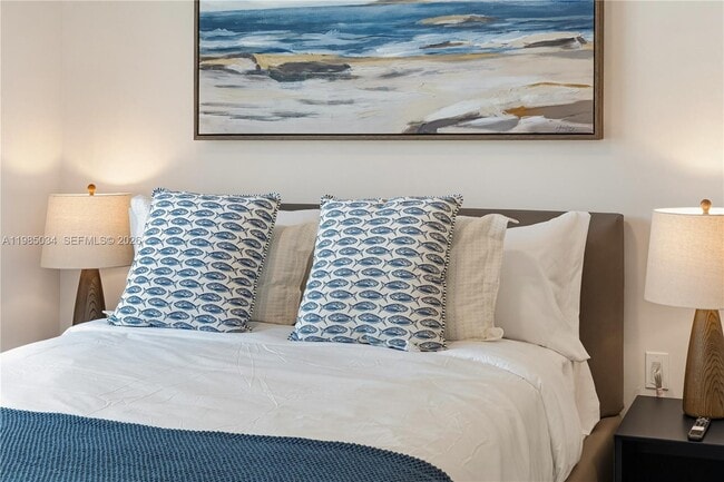 Building Photo - 121 NE 5th St