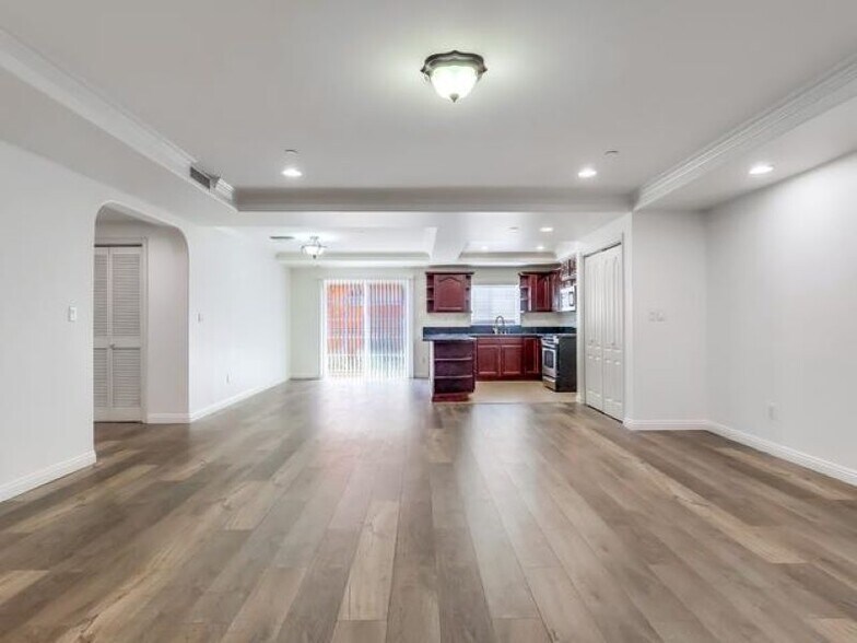 Building Photo - 700 S Ardmore Ave