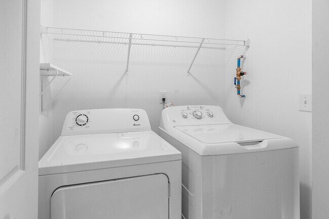 Building Photo - LIVE CLOSE TO THE ACTION — Modern 3-Bedroom Rental in Charlotte’s Reid Park!