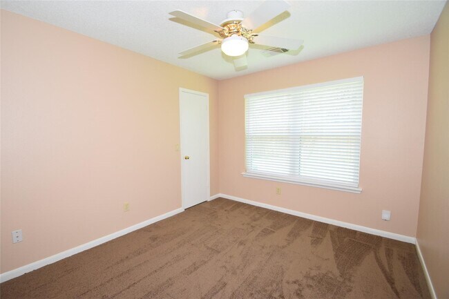 Building Photo - 18010 Golden Ridge Dr