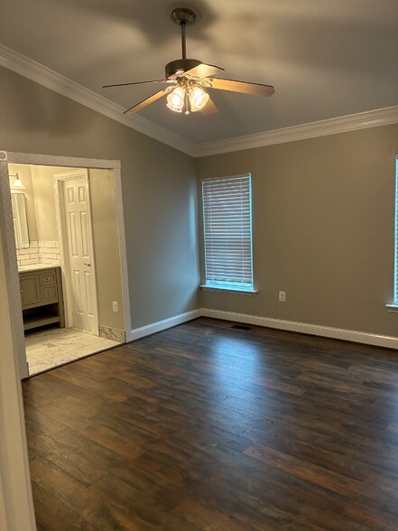 Building Photo - 6165 Green Hollow Ct