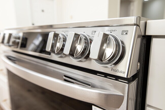 Building Photo - 10881 La Salinas Cir