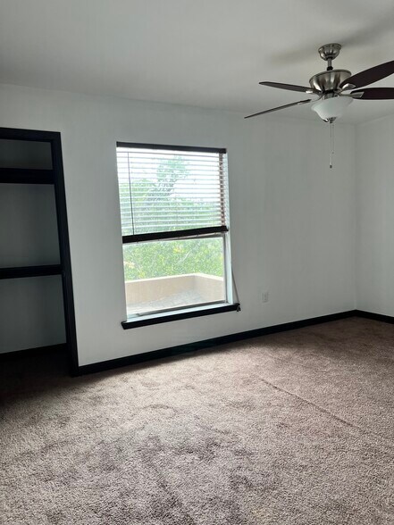Building Photo - 2550 Weslaco Rd