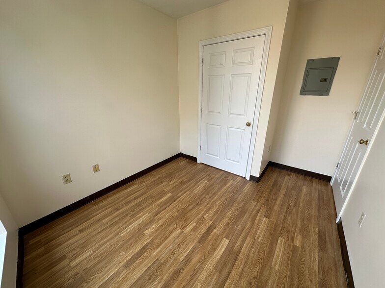 Building Photo - 76 Essex St