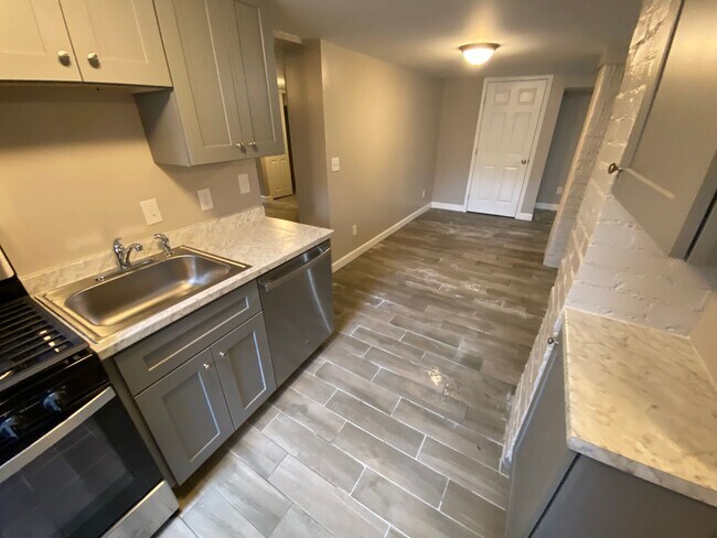 Building Photo - 426 E 15th Ave