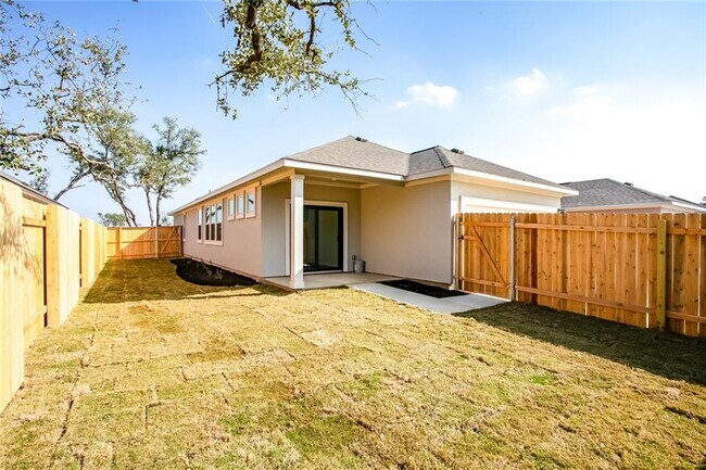 Building Photo - 2801 Stone Branch Dr