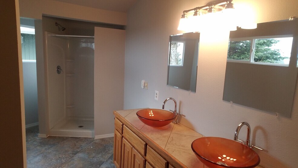 Building Photo - 1625 NW 31st Ave