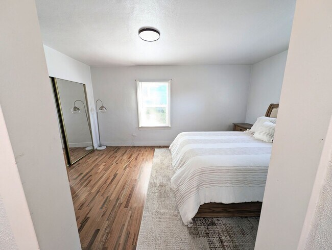 Building Photo - Updated 3 Bedroom Charmer in the Heart of ...