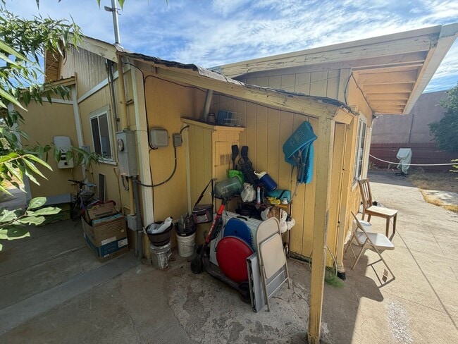 Building Photo - 1528 Los Robles Blvd