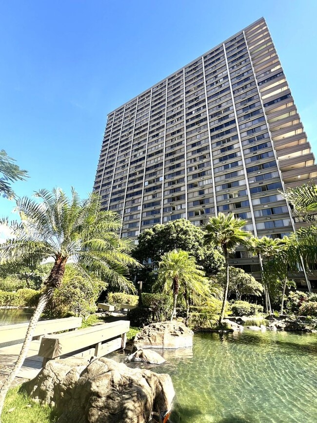Building Photo - Kukui Plaza - 3 Bedroom 2 Bath 1 Parking