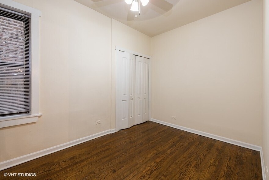 Building Photo - 4000 N Kenmore Ave