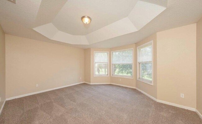 Building Photo - 17585 W Lilac St