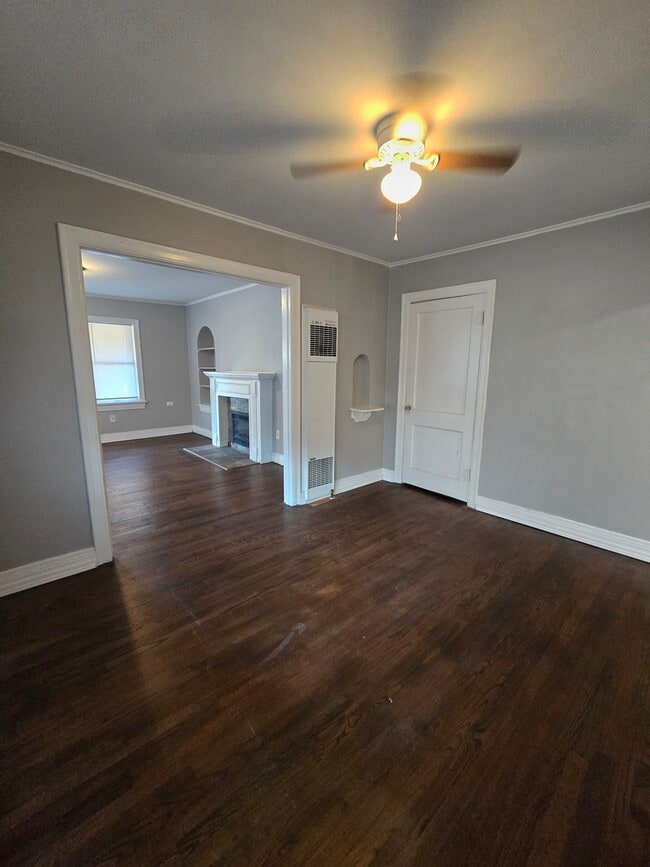 Building Photo - Front Duplex on 11th