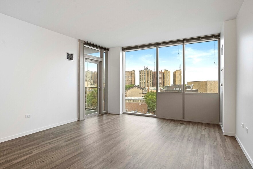 Building Photo - 3750 N Halsted St