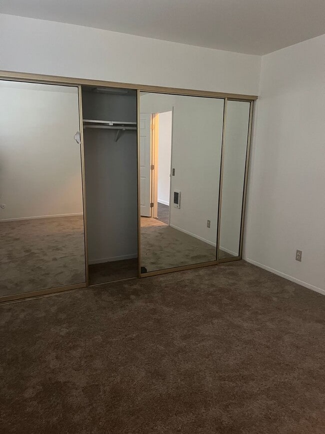 Building Photo - 55+ Home in Oceana Mission 1, Private End Unit!