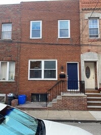 Building Photo - Modern Passyunk Square 3 Bedroom, 1.5 Bath Home! W/D! Yard! Central Air! Come check this out! H/W...