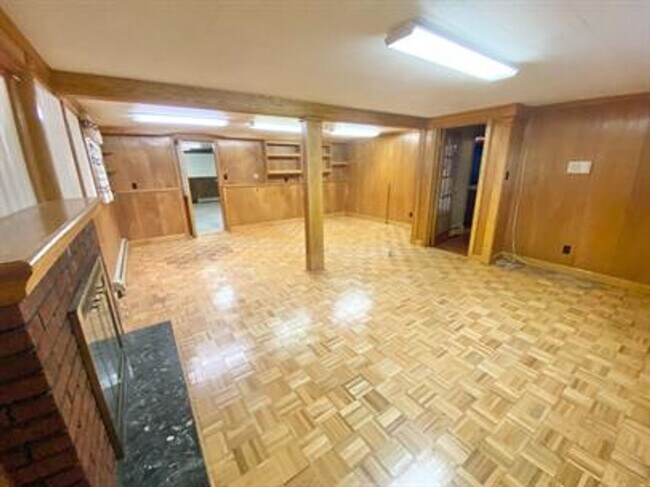 Building Photo - 5 Bedroom Home in Essex Junction!