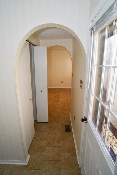 Building Photo - 152 Villa Dr