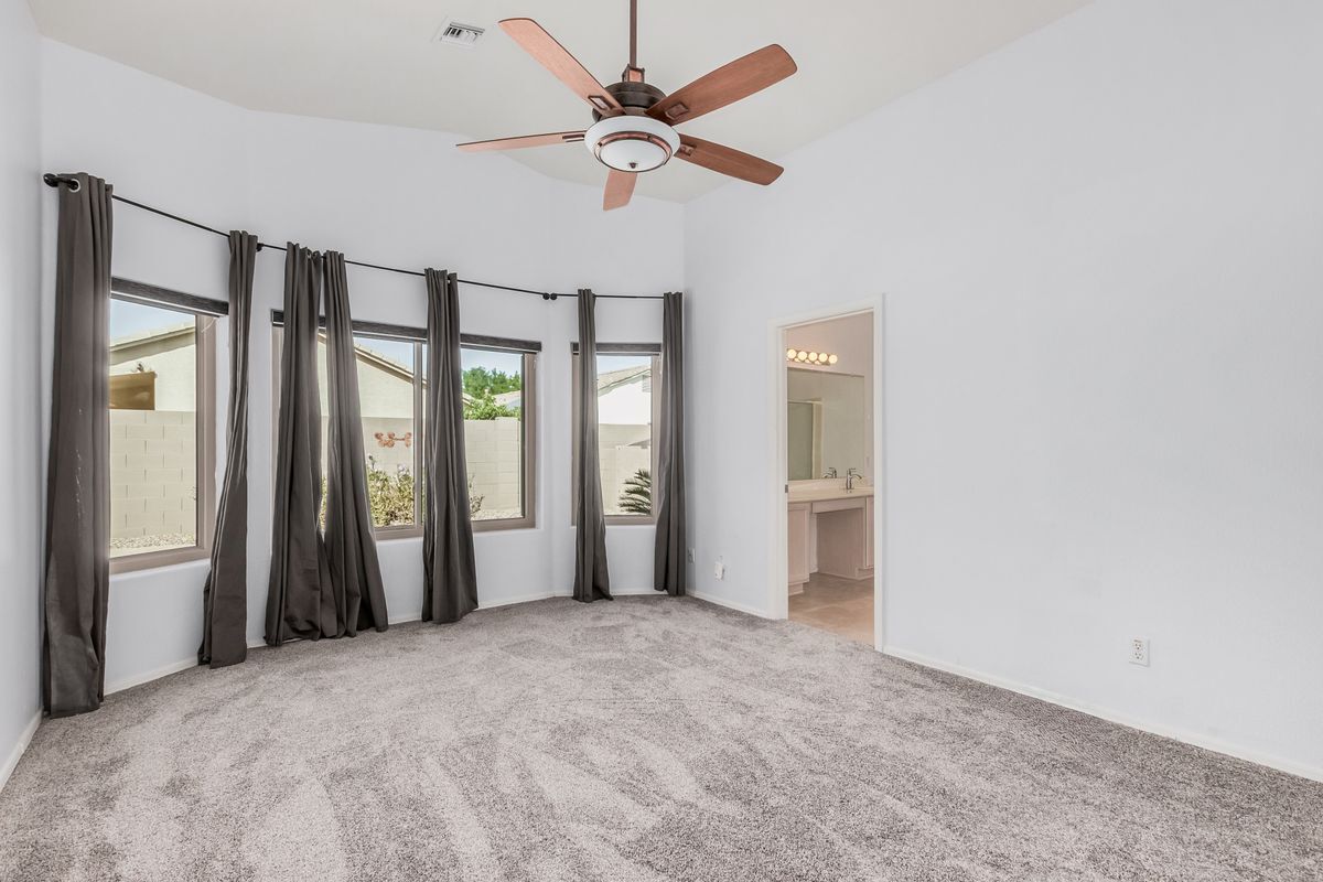 Building Photo - 3022 E Captain Dreyfus Ave