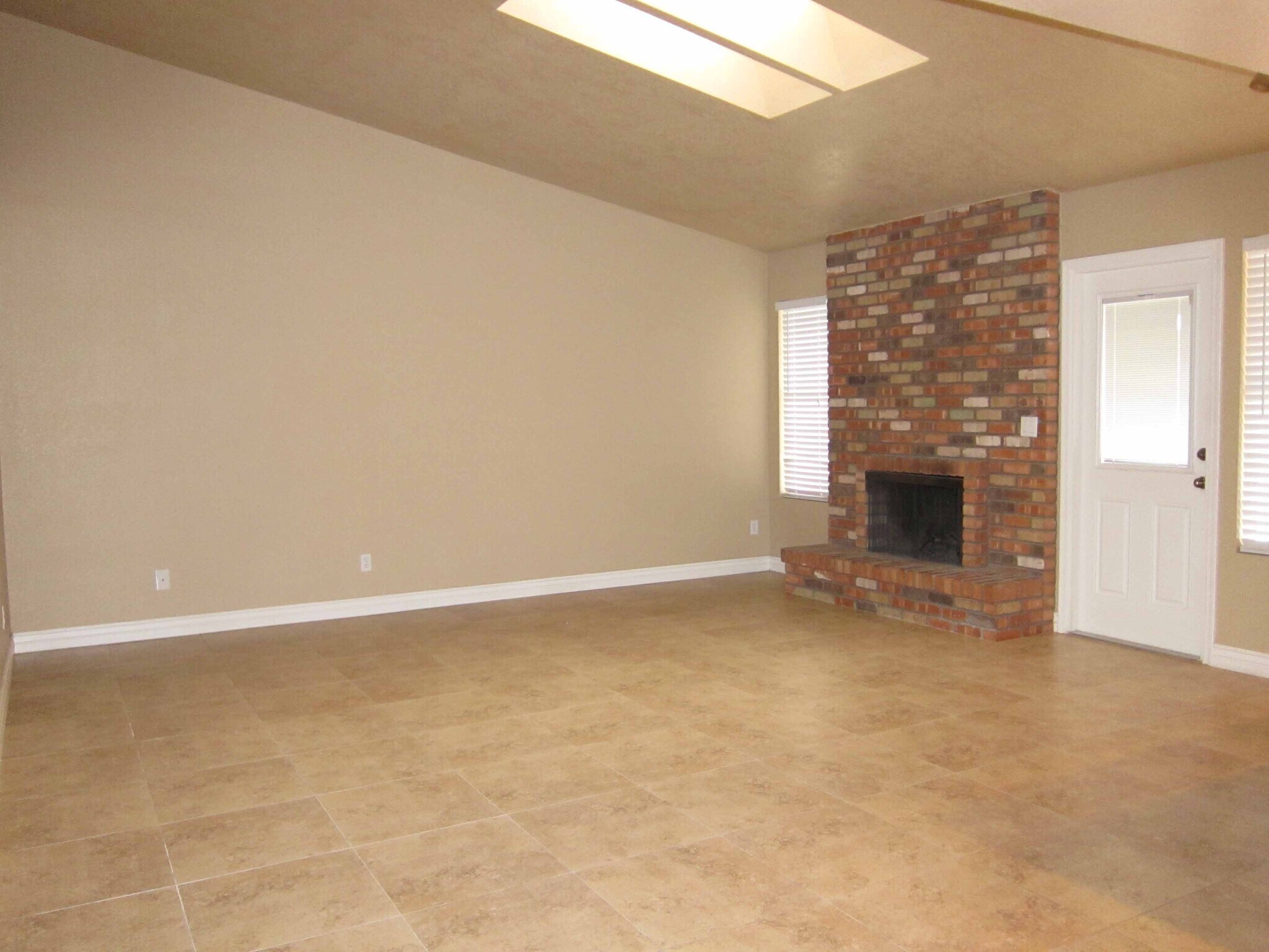 Building Photo - 4526 E Crocus Dr