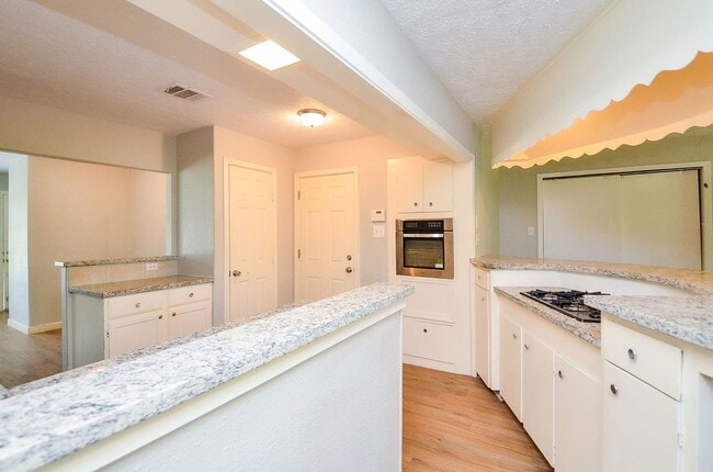 Building Photo - 5405 Southlea St