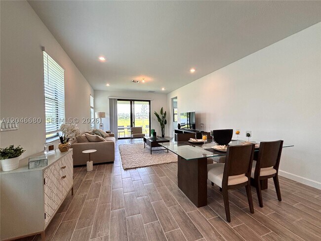 Building Photo - 10660 Wilgrove 10660