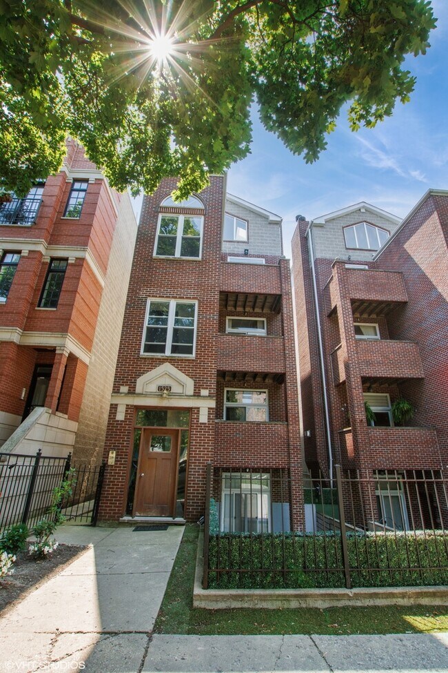 Primary Photo - 1525 W Montana St