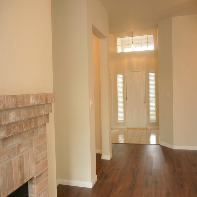 Building Photo - 1008 Laurel Glen Blvd
