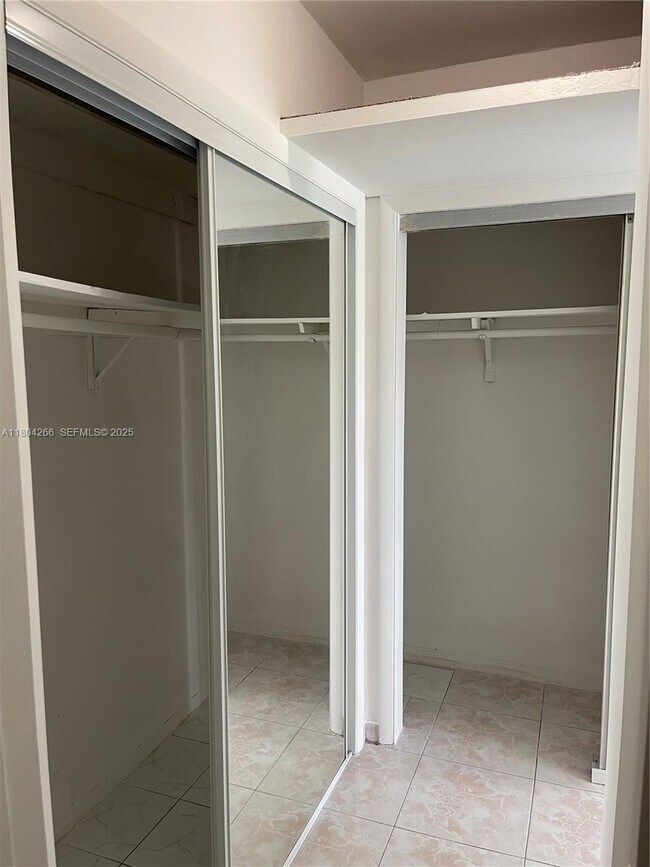 Building Photo - 1333 E Hallandale Beach Blvd