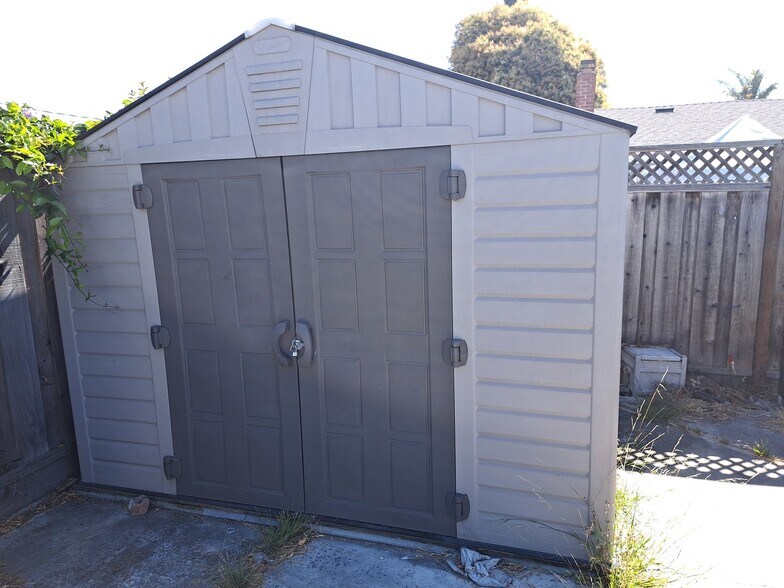 Back Shed - 5517 Fiesta Rd