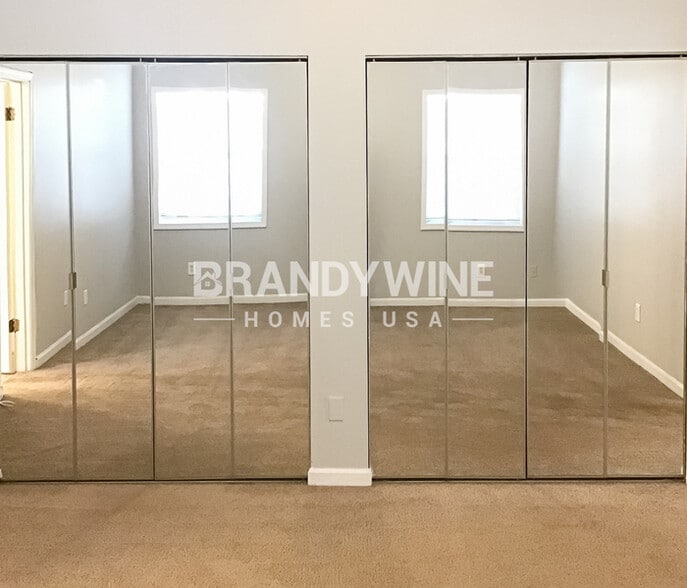 Building Photo - 5900 Homestead Cir