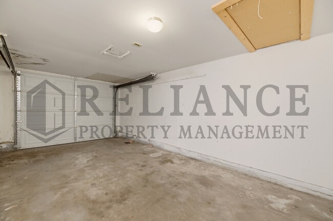 Building Photo - 2151 S Green St