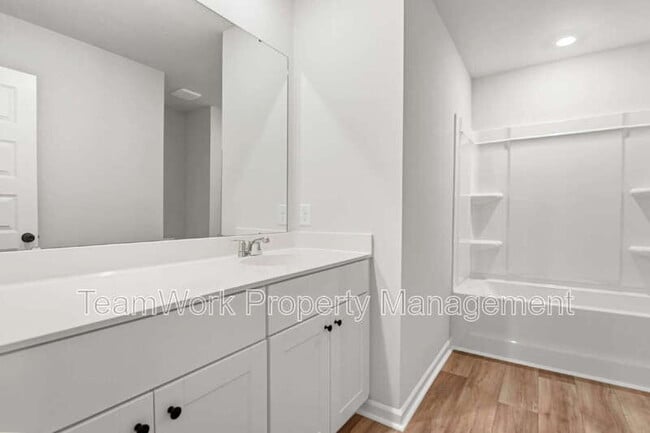 Building Photo - 376 Tiliwa St