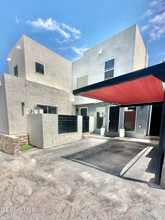 Primary Photo - 4016 Camelot Heights Dr