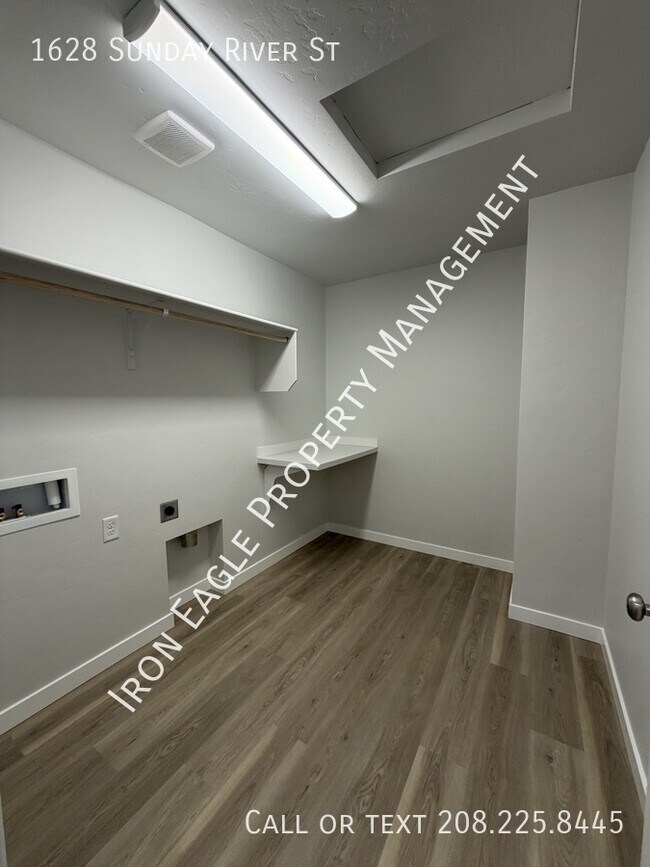 Building Photo - 1628 Sunday River St