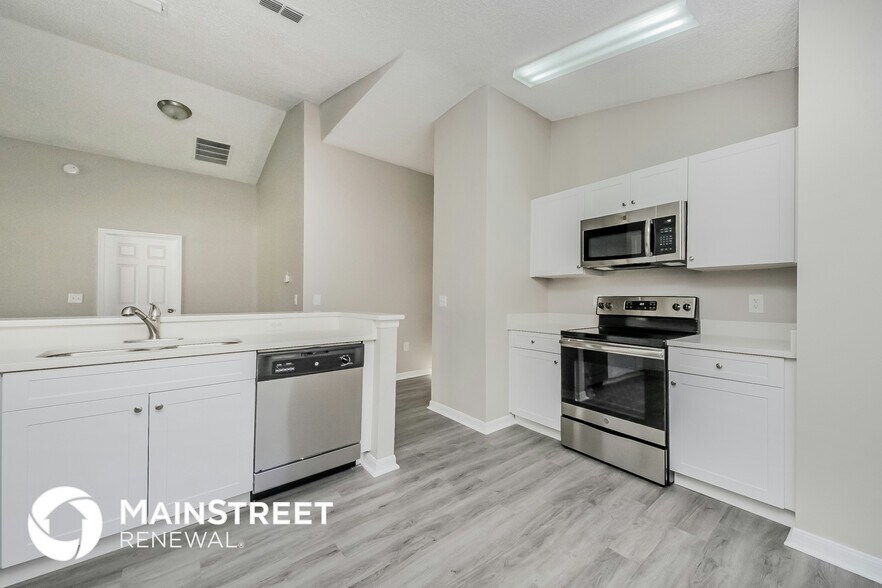 Building Photo - 17401 Silver Creek Ct