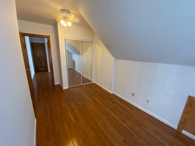 Building Photo - 1616-1618-1618 Summit St