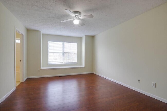 Building Photo - 4033 Oak Glenn Dr