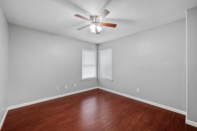 Building Photo - 5714 Overton Park Dr