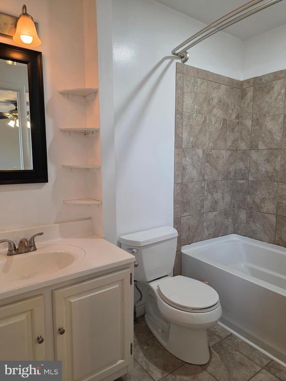 Building Photo - 412 3rd St