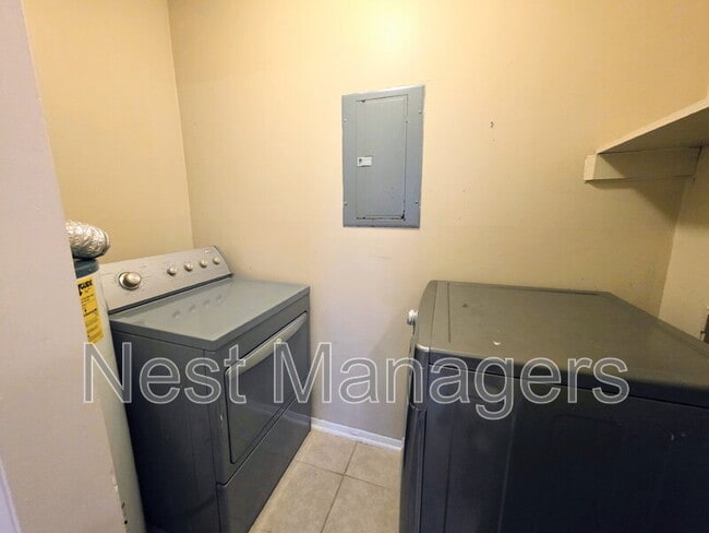 Building Photo - 1861 Tryon Dr