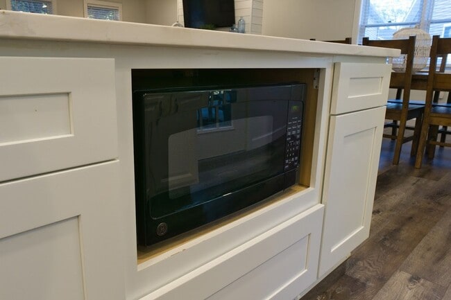 Building Photo - Furnished Home on KY Lake