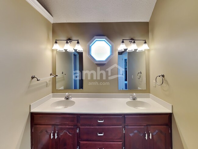 Building Photo - 113 Cedar Forest Dr