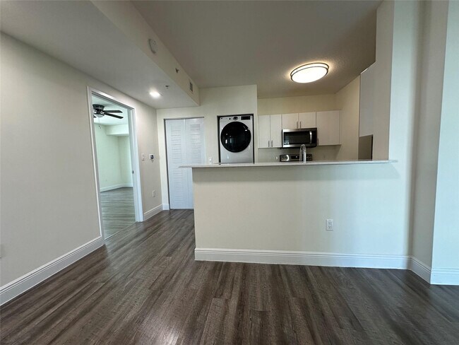 Building Photo - 110 St