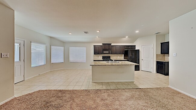 Building Photo - Spacious 4-Bed Home with Community Pool in Crowley