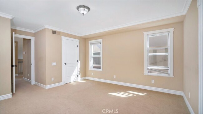 Building Photo - 431 Iris Ave