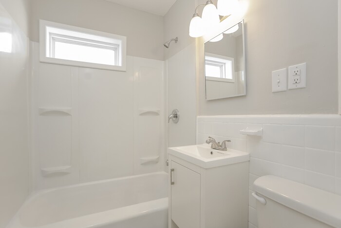 Building Photo - 5004 Glenside Dr