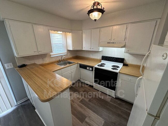 Building Photo - 6753 N Askew Cir