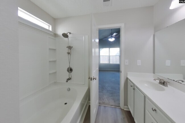 Building Photo - 819 Chablis Dr