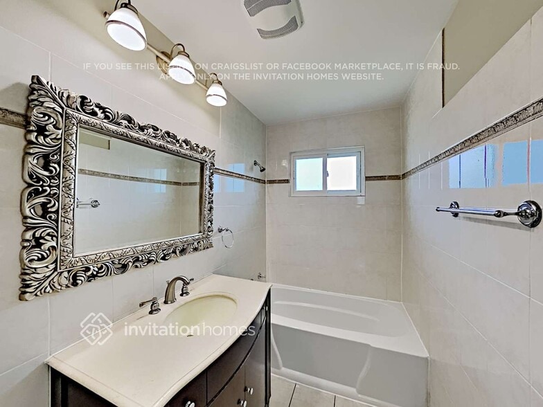 Building Photo - 253 E La Porte Dr